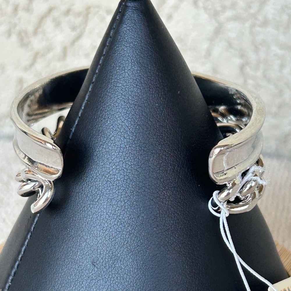 Brutalist Silver Chain Link Cuff Bracelet - Picture 7 of 10